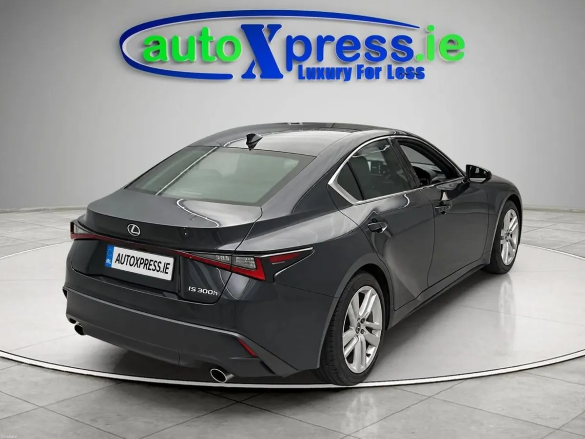 Lexus IS 2.5 Hybrid, Low mileage, Reversing camera - Image 2