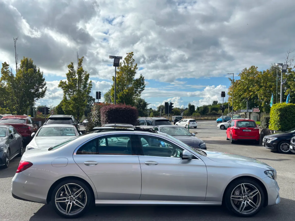 Mercedes-Benz E-Class E220D AMG LINE AUTO *PAN ROO - Image 4