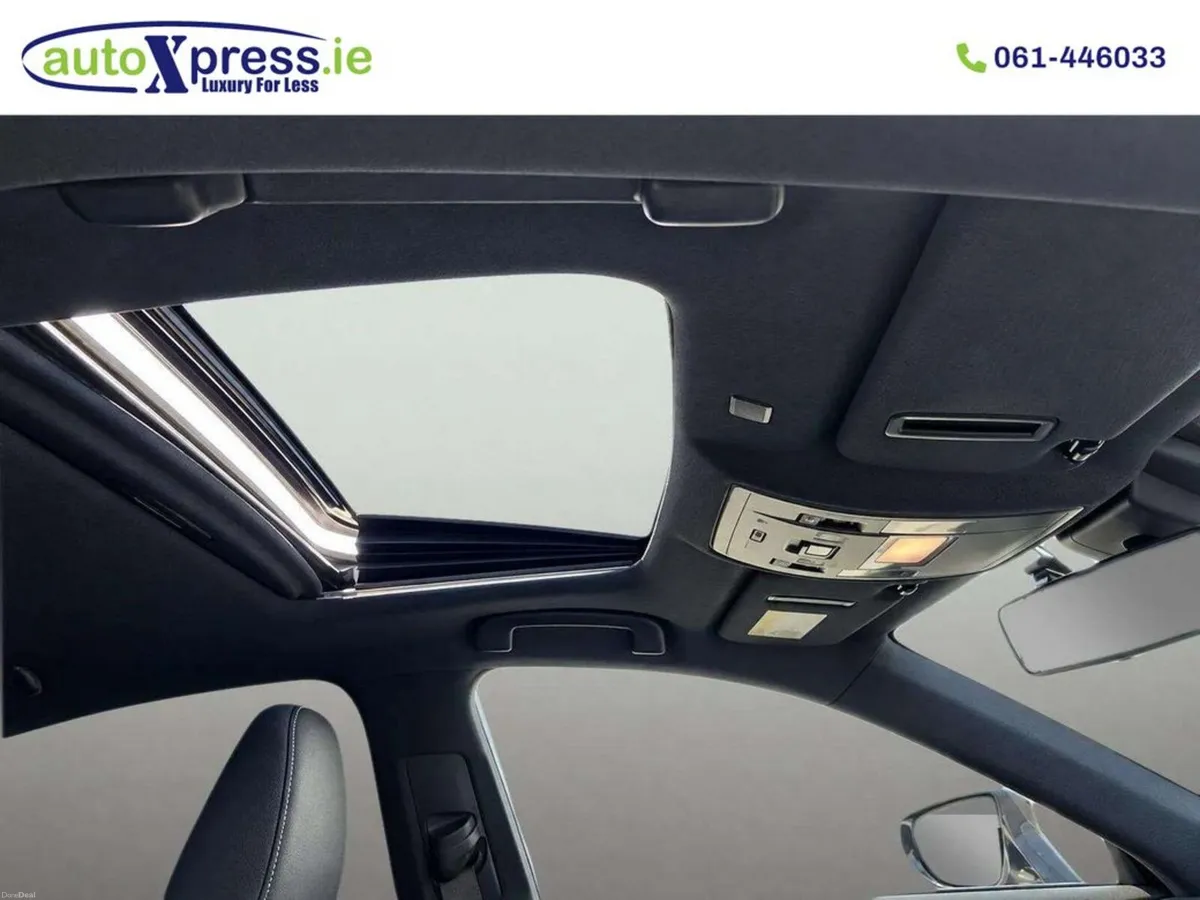 Lexus IS 2.5 Hybrid, Sunroof, Automatic - Image 4