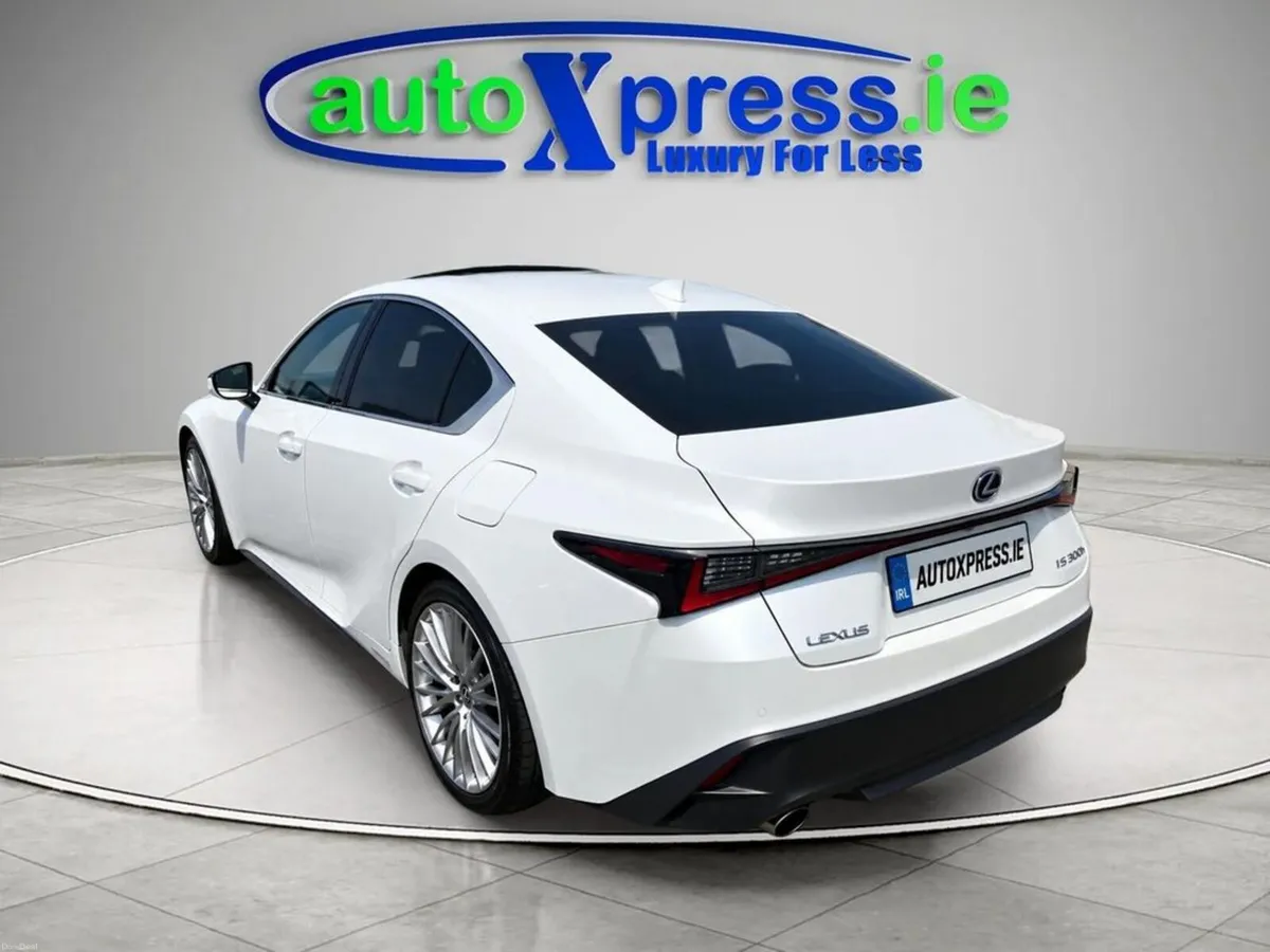 Lexus IS 2.5 Hybrid, Sunroof, Automatic - Image 3