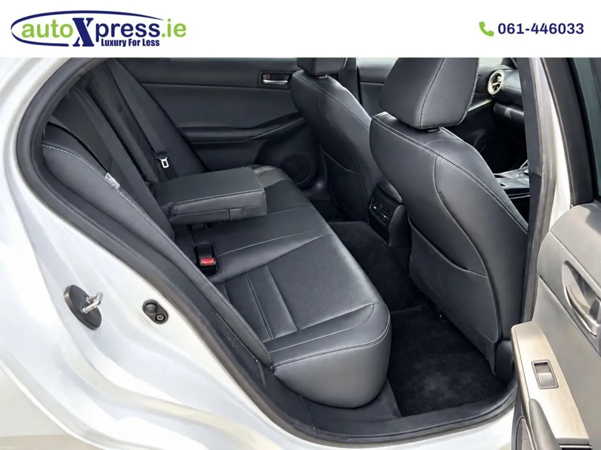 Lexus IS 2.5 Hybrid, Sunroof, Automatic - Image 6