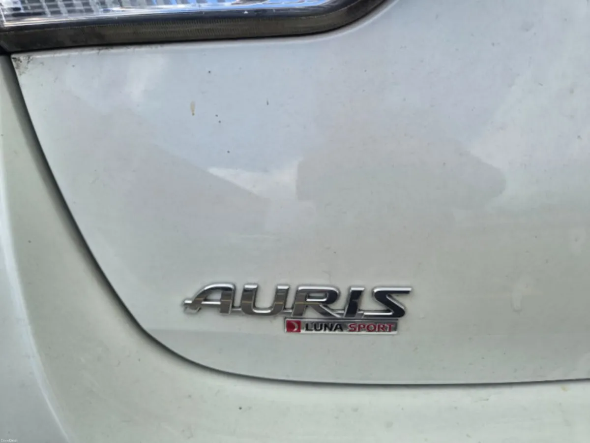 Toyota Auris 1.2 D-4T Luna Sport - Image 5