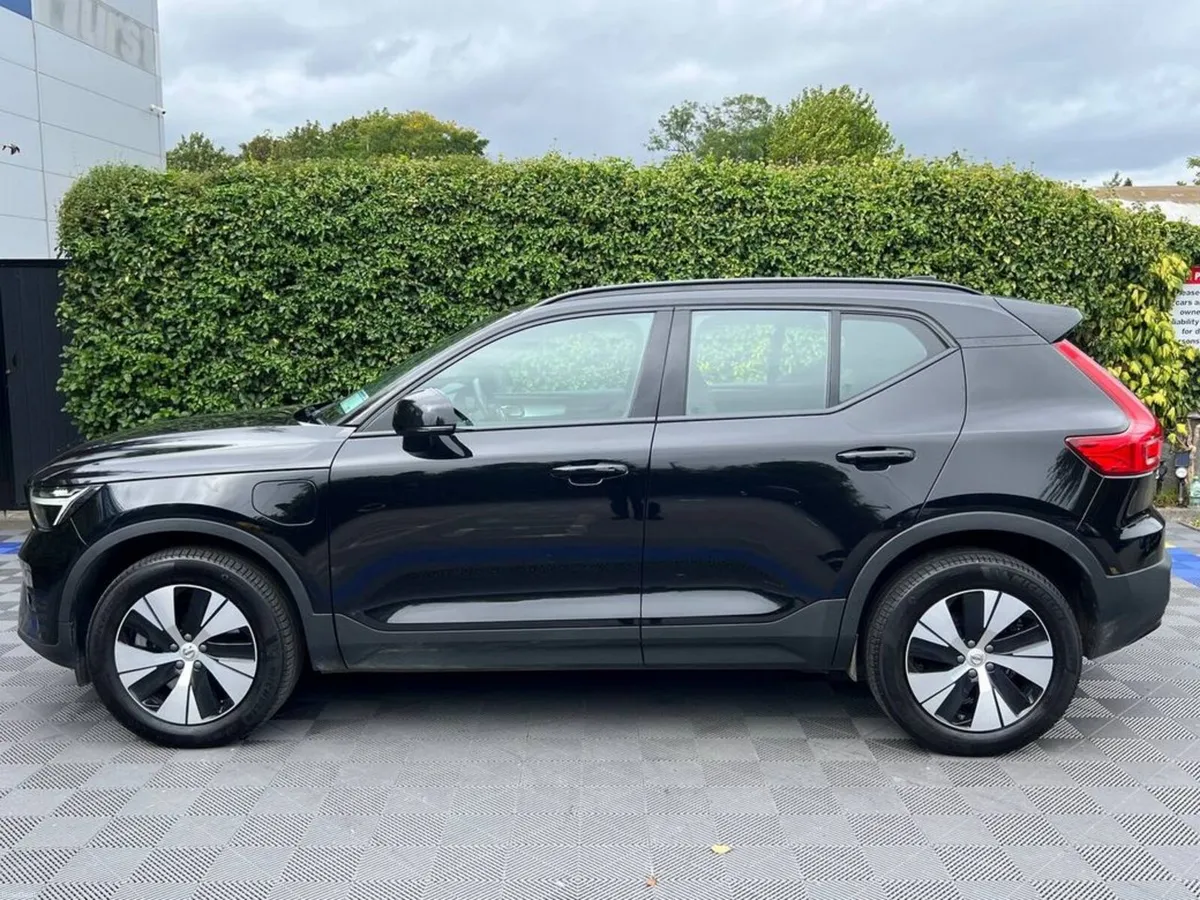 Volvo XC40 T4 PLUS RECHARGE 1.5 HYBRID // HEATED S - Image 3