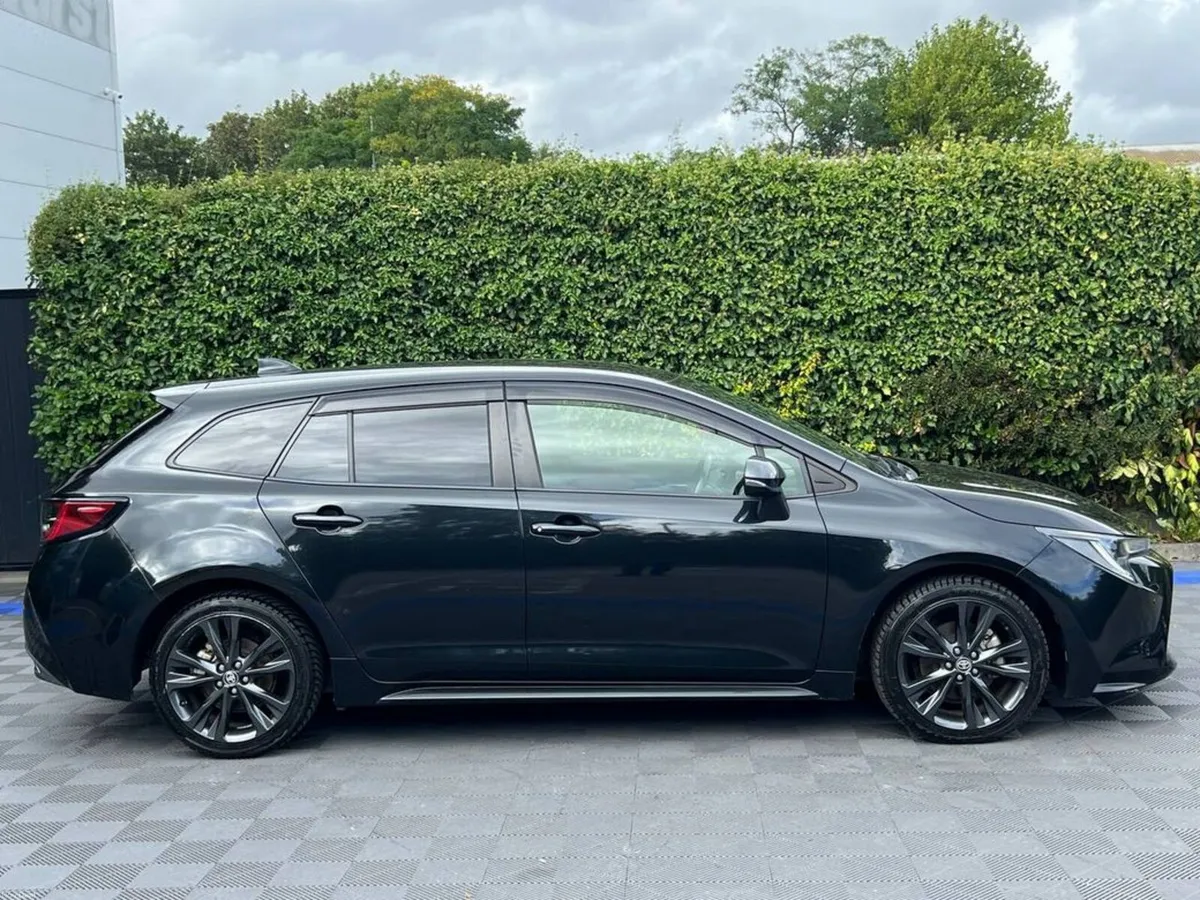 Toyota Corolla TOURING WXB 1.8 HYBRID AUTO // APPL - Image 2