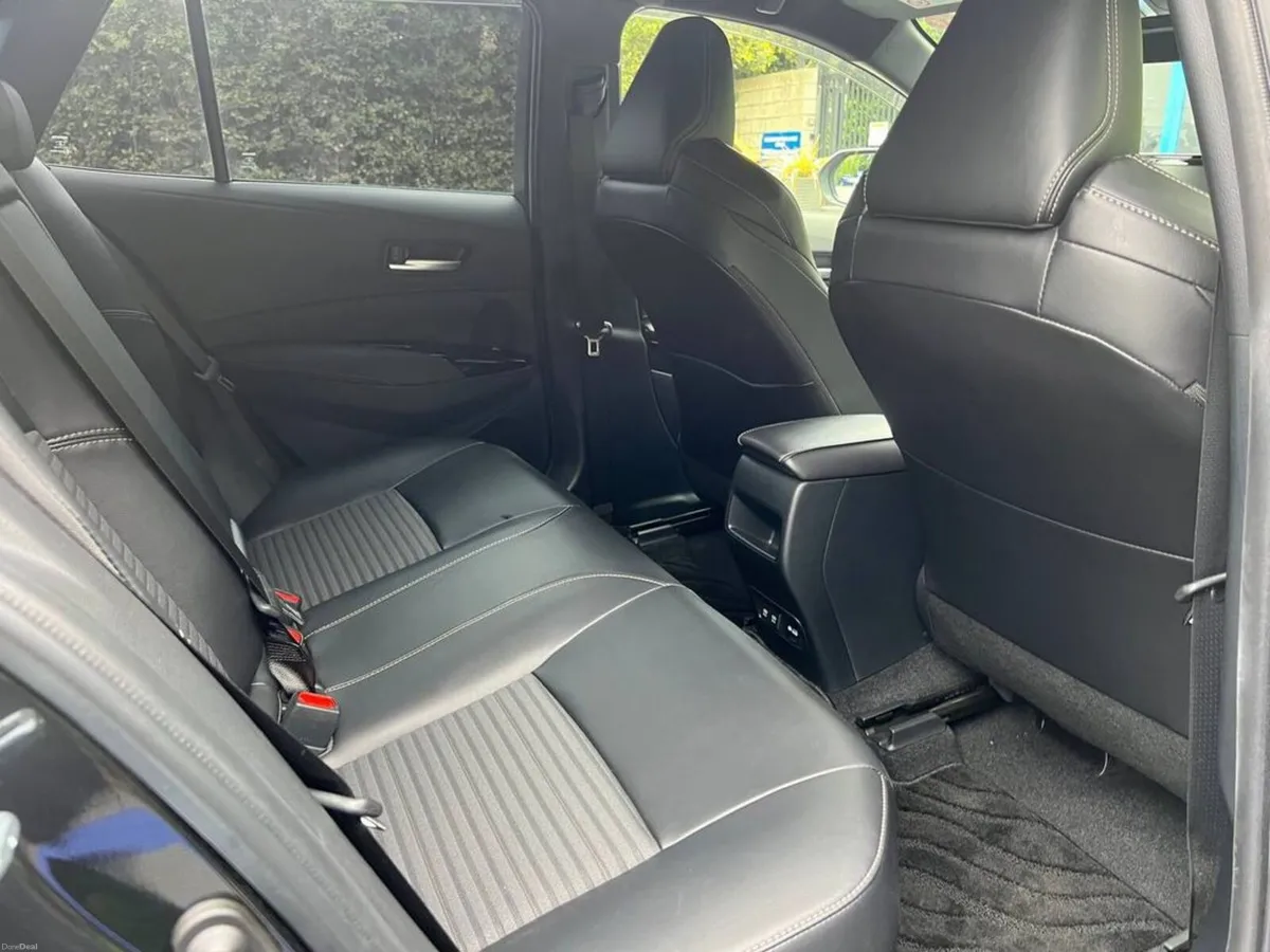 Toyota Corolla TOURING WXB 1.8 HYBRID AUTO // APPL - Image 4