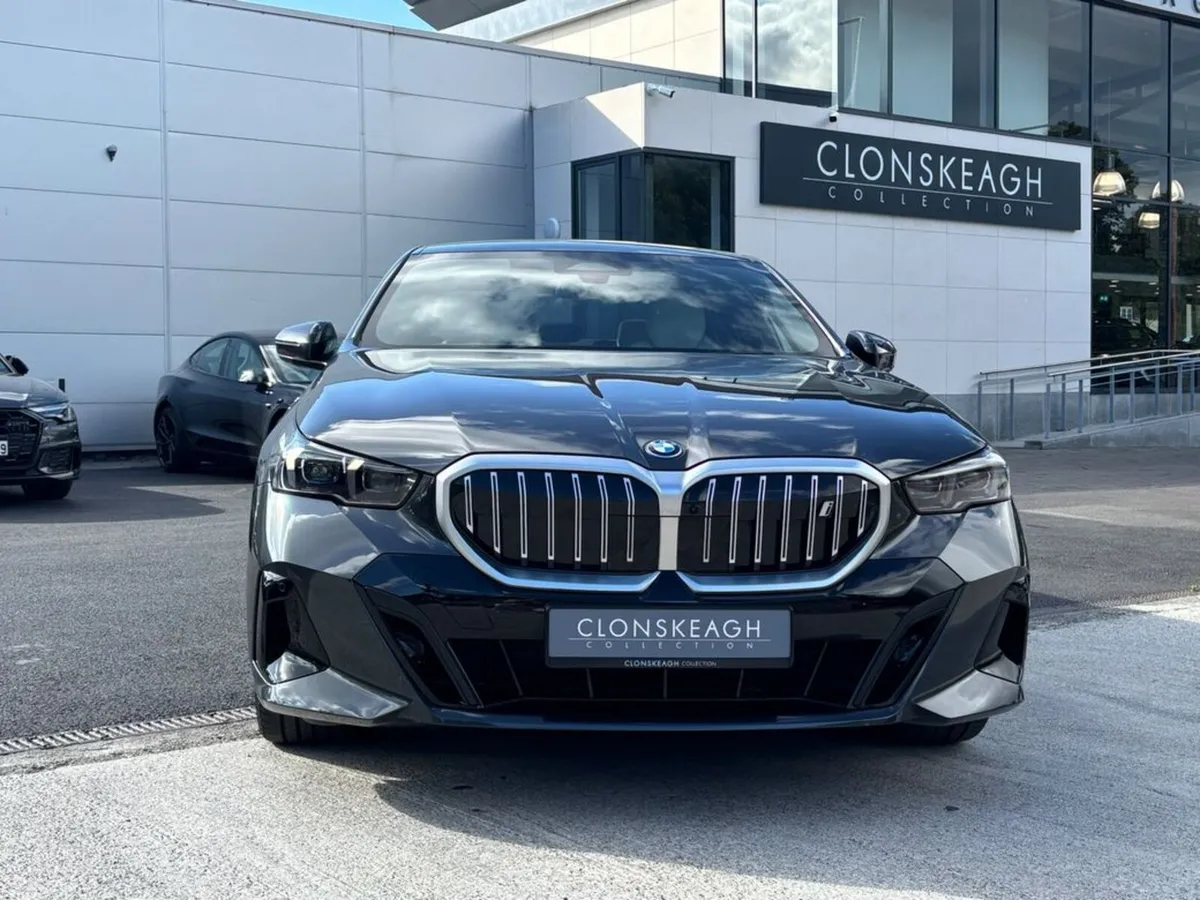 BMW i5 EDRIVE40 M SPORT - Image 3