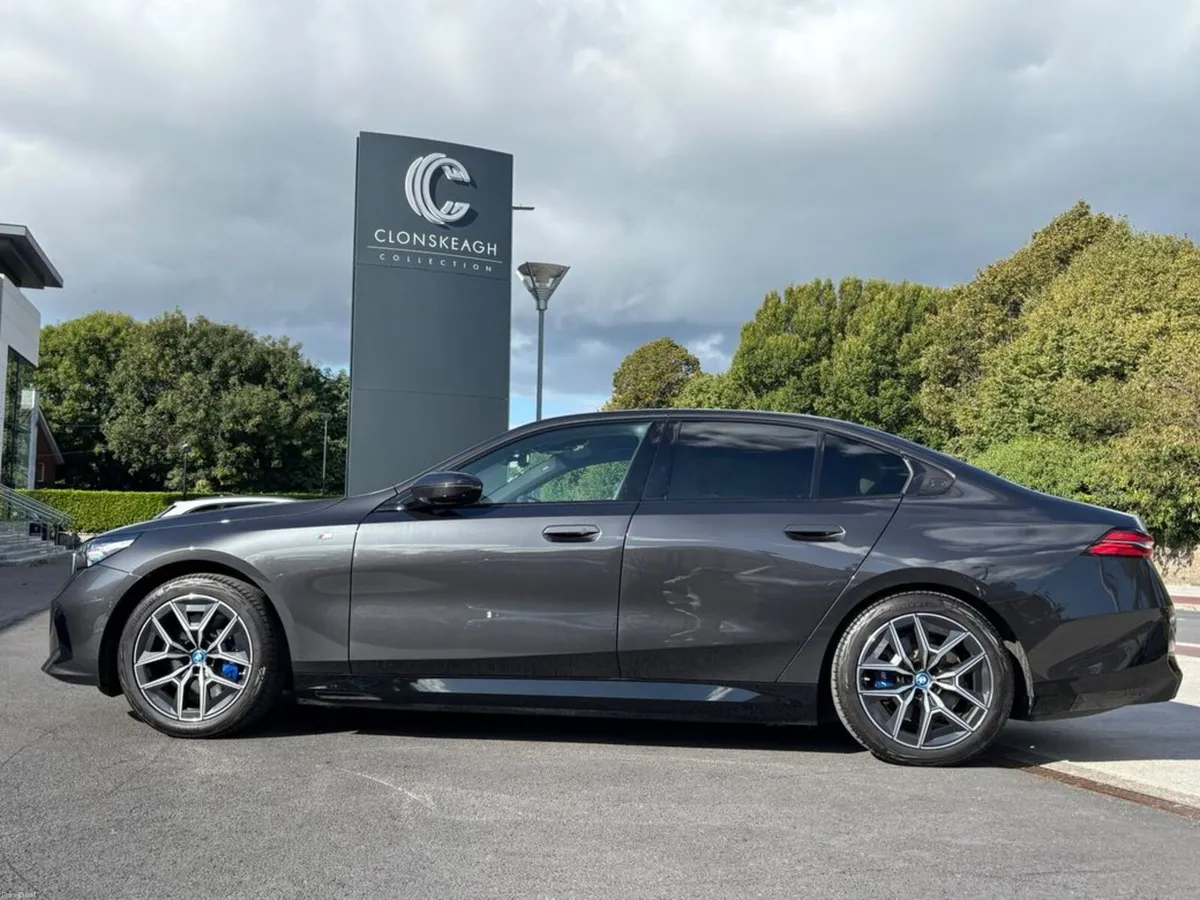 BMW i5 EDRIVE40 M SPORT - Image 4