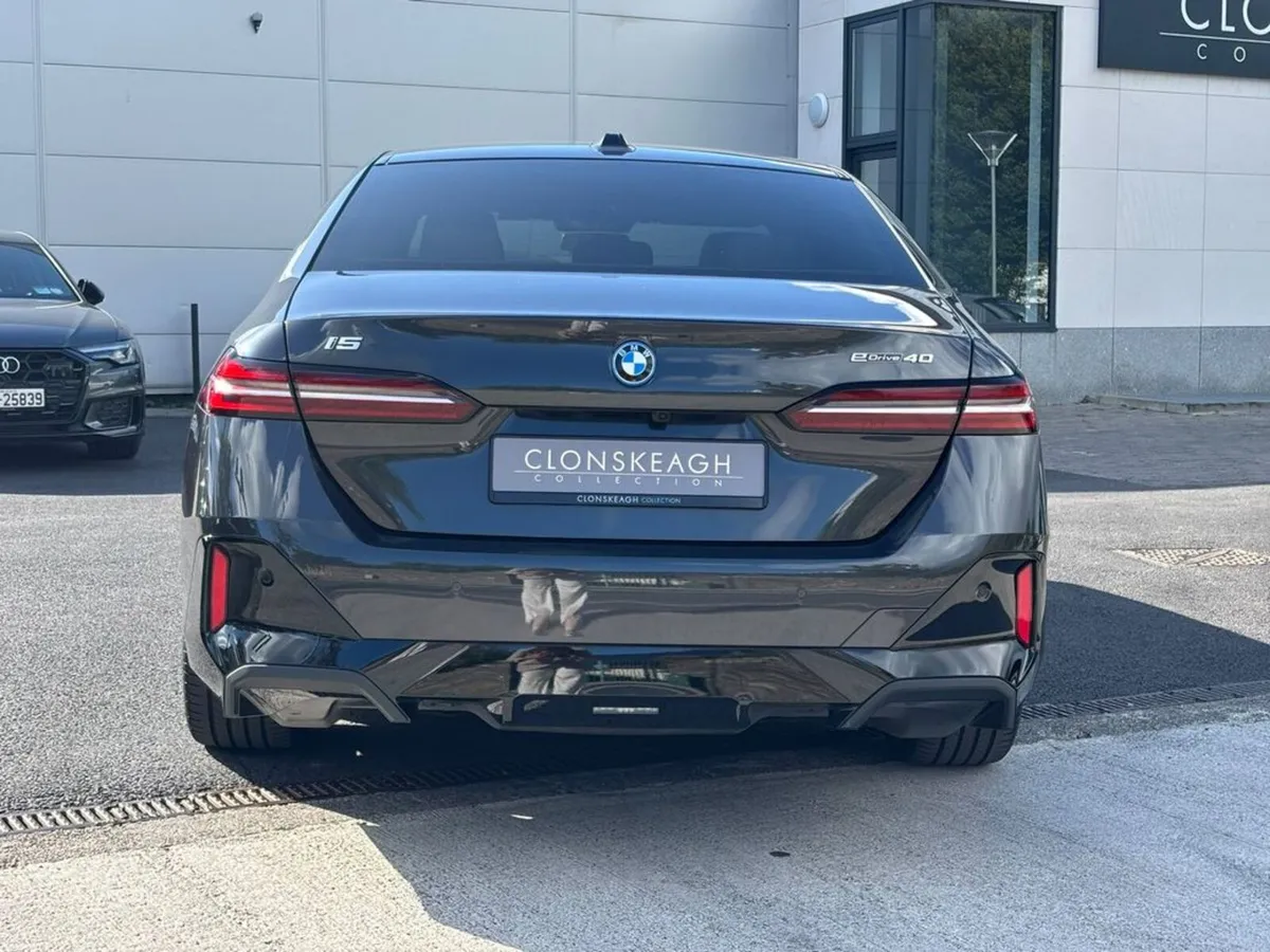 BMW i5 EDRIVE40 M SPORT - Image 6