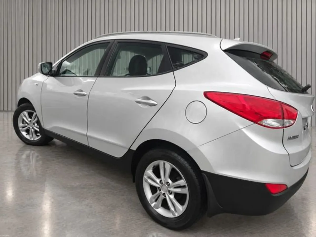 Hyundai ix35 LOW KMS, DIESEL - Image 5