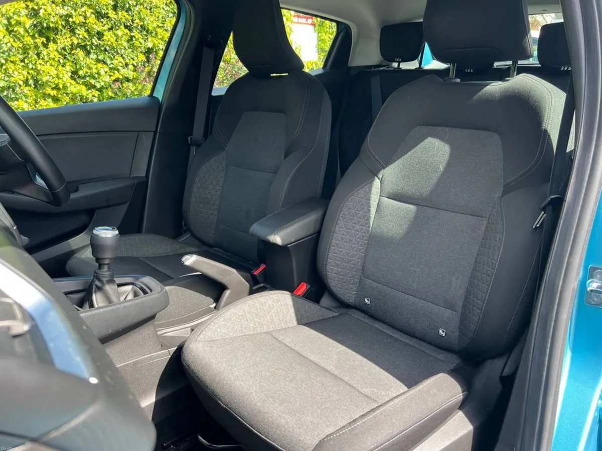 Renault Clio ICONIC 1.0 TCE // APPLE CARPLAY/ANDRO - Image 6