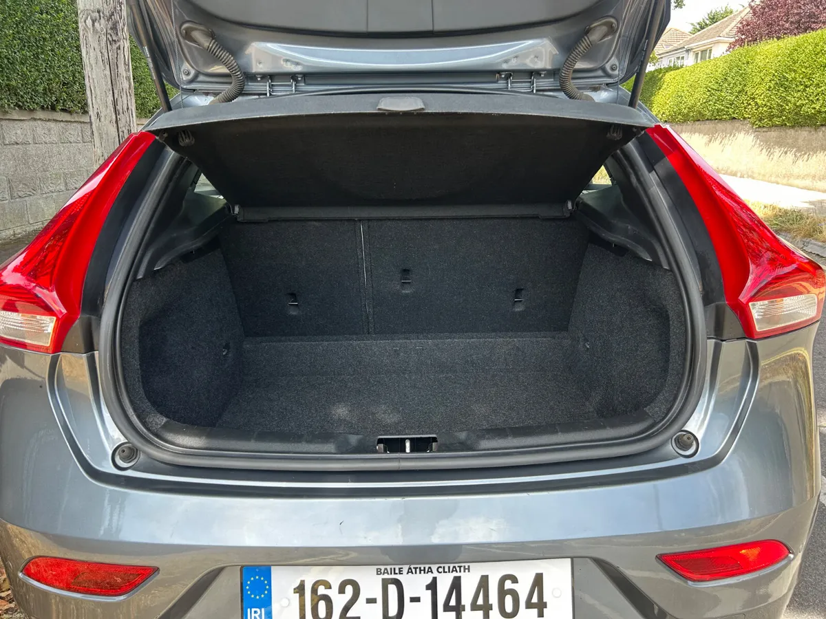 2016 VOLVO V40 DIESEL ROAD TAX MAY 2027 - Image 6