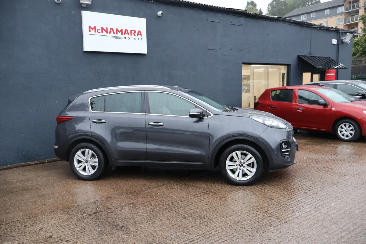 Kia Sportage Panoramic Roof Leather Apple CarPlay! - Image 2
