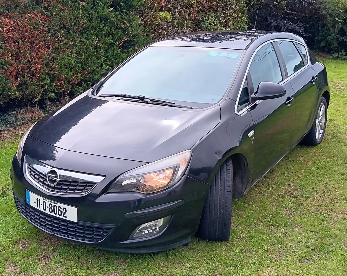Opel Astra 2011 - Image 1