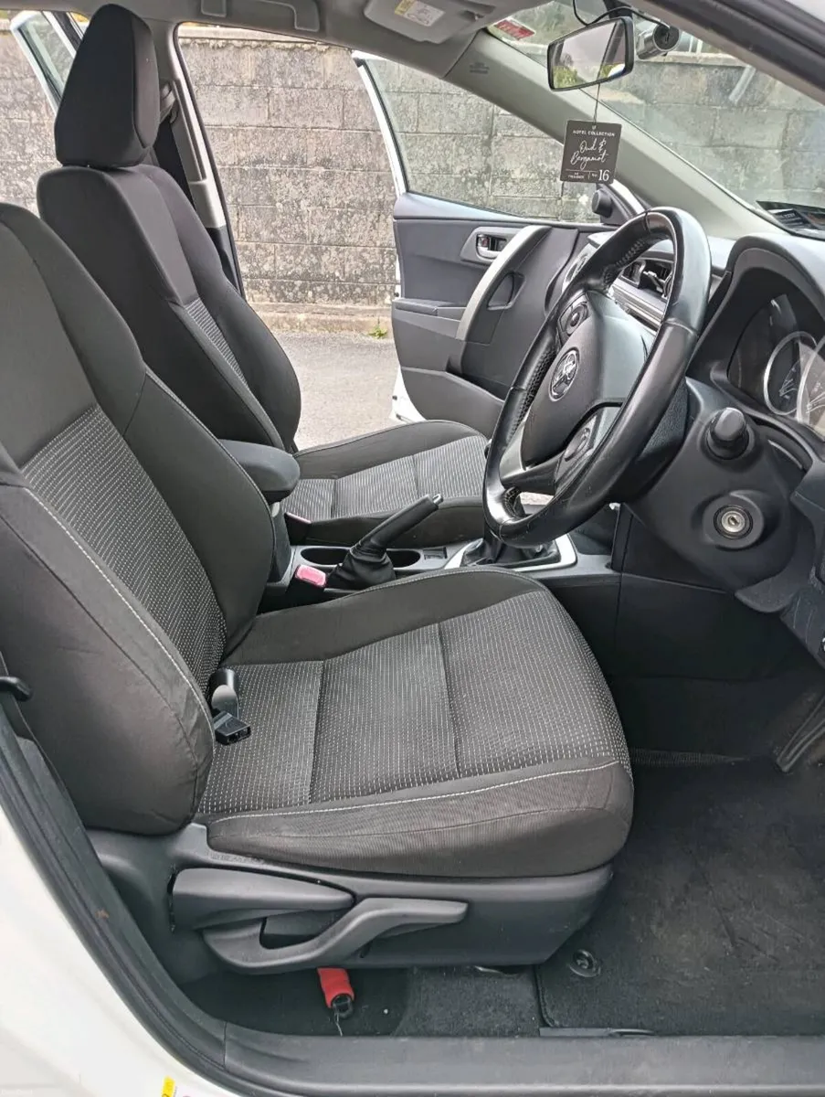 Toyota Auris estate 1.4 Diesel - Image 4