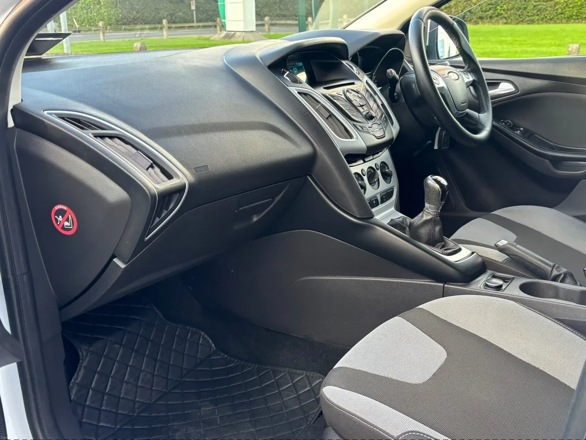 Ford Focus 1.0 ZETEC 5DR 2014 *NEW NCT 08/27* - Image 6
