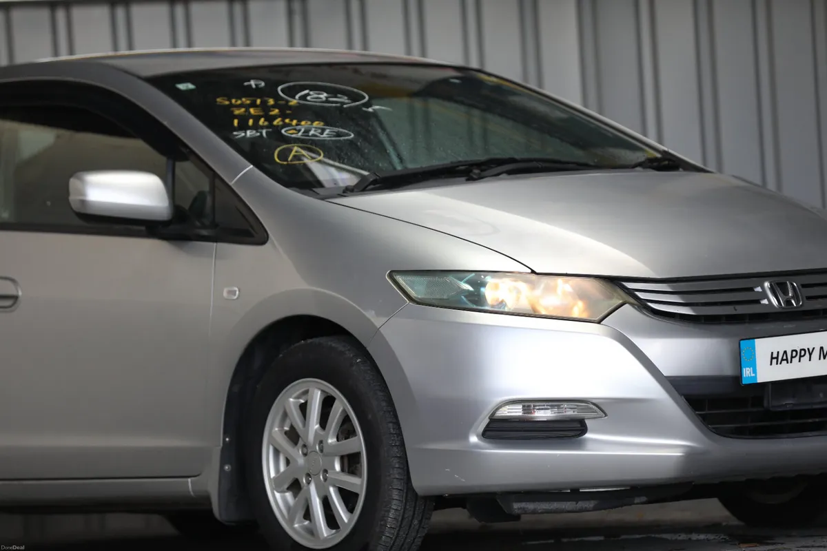 Honda Insight 2009 G package like new - Image 2