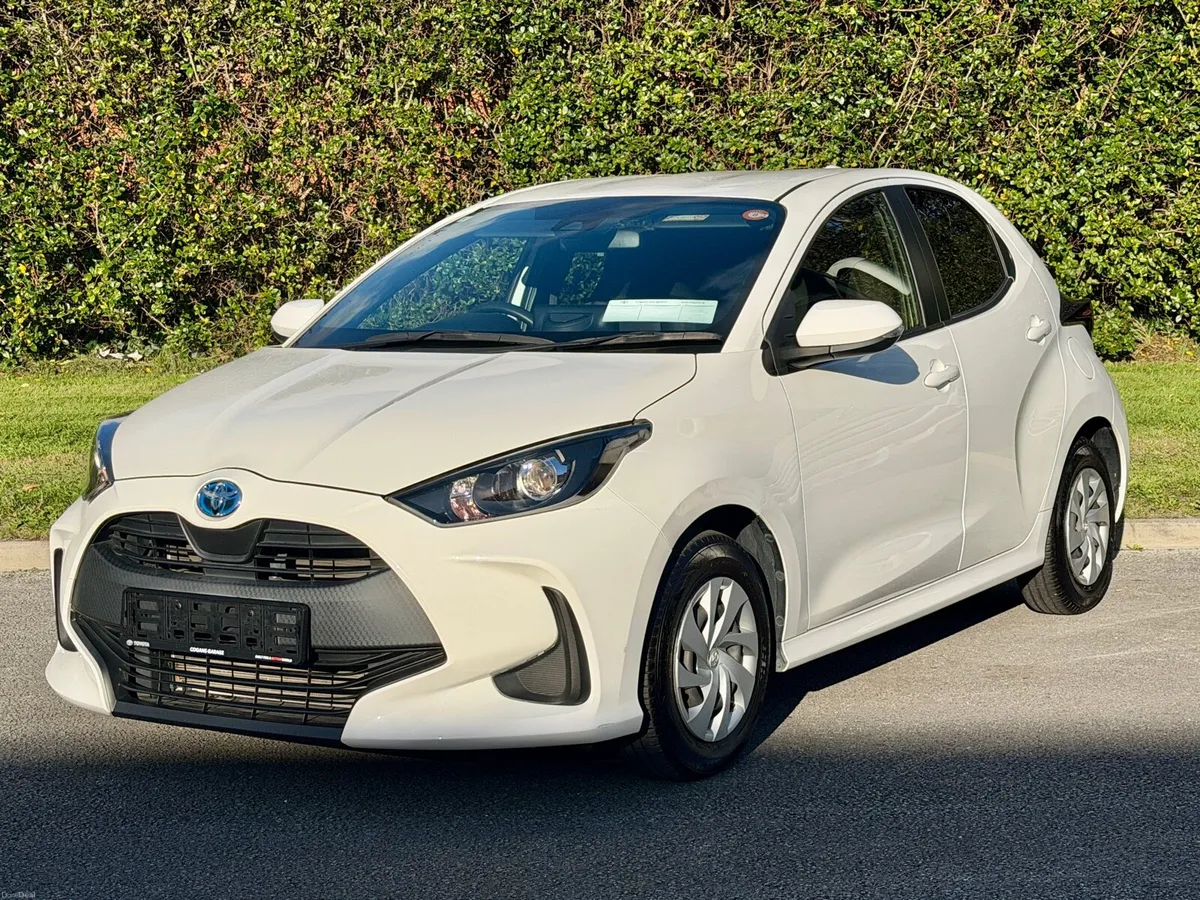 Toyota Yaris Hybrid 2021 - Image 2