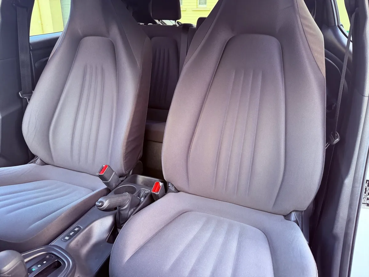 Toyota Yaris Hybrid 2021 - Image 6