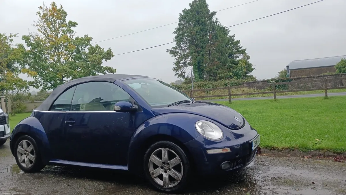 Convertible Volkswagen Beetle - Image 1
