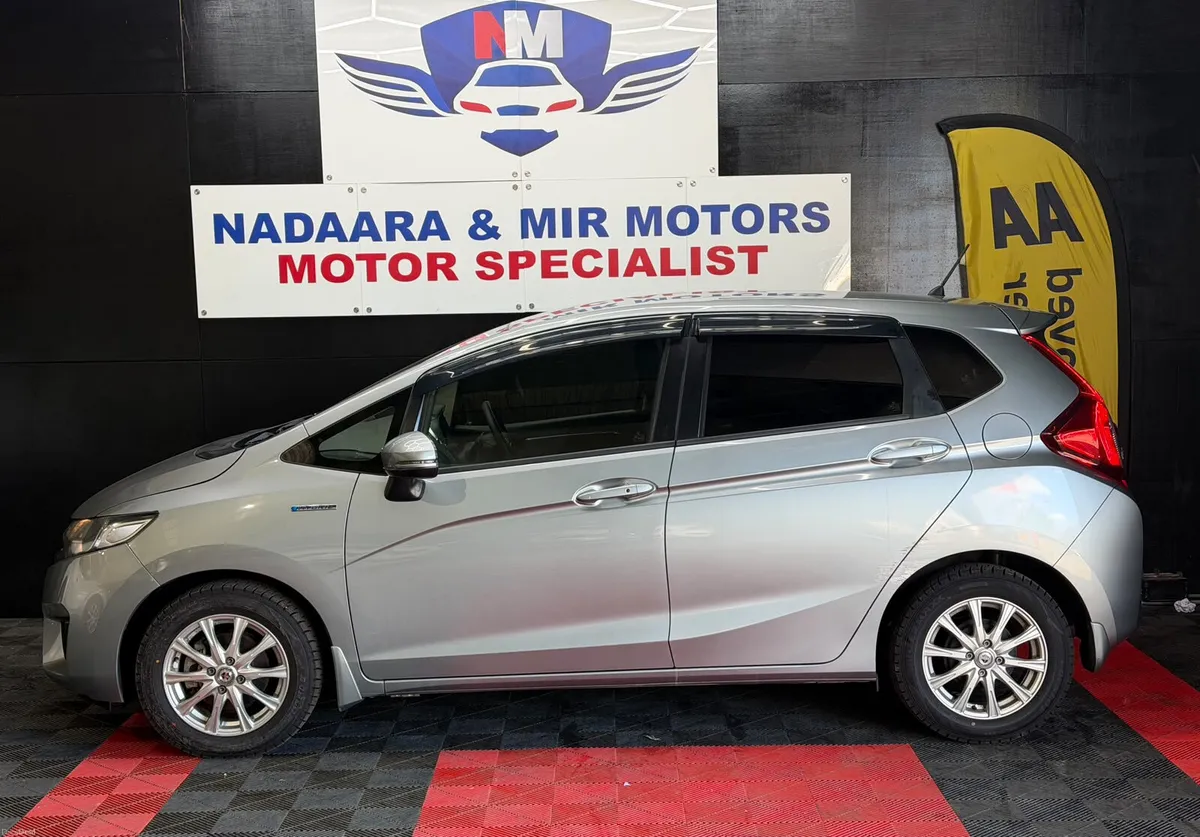 Honda FIT HYBRID 2013 APPLE CAR PLAY WARRANTY 80 k - Image 5