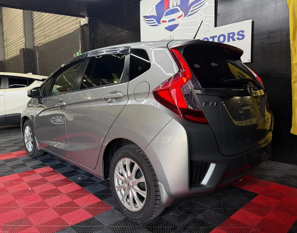 Honda FIT HYBRID 2013 APPLE CAR PLAY WARRANTY 80 k - Image 4
