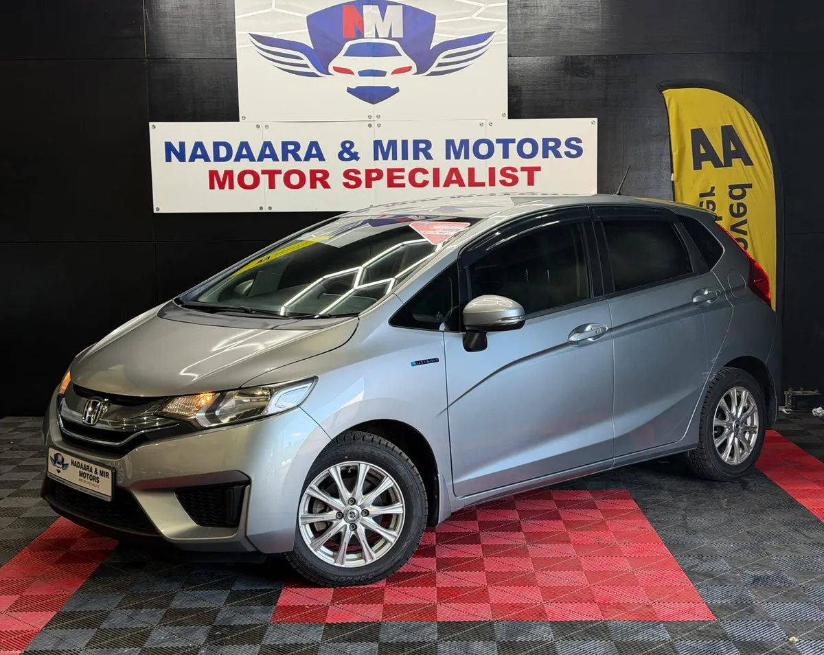 Honda FIT HYBRID 2013 APPLE CAR PLAY WARRANTY 80 k - Image 1