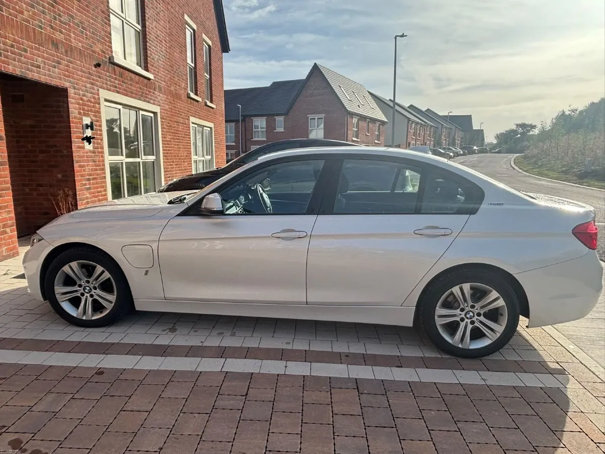 BMW 330e Plug-In Hybrid | 110k KM | NCT 09/2027 - Image 2