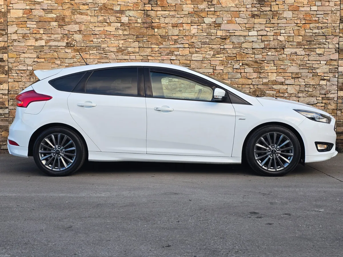 172  Ford Focus ST-LINE POWERSHIFT - Image 5