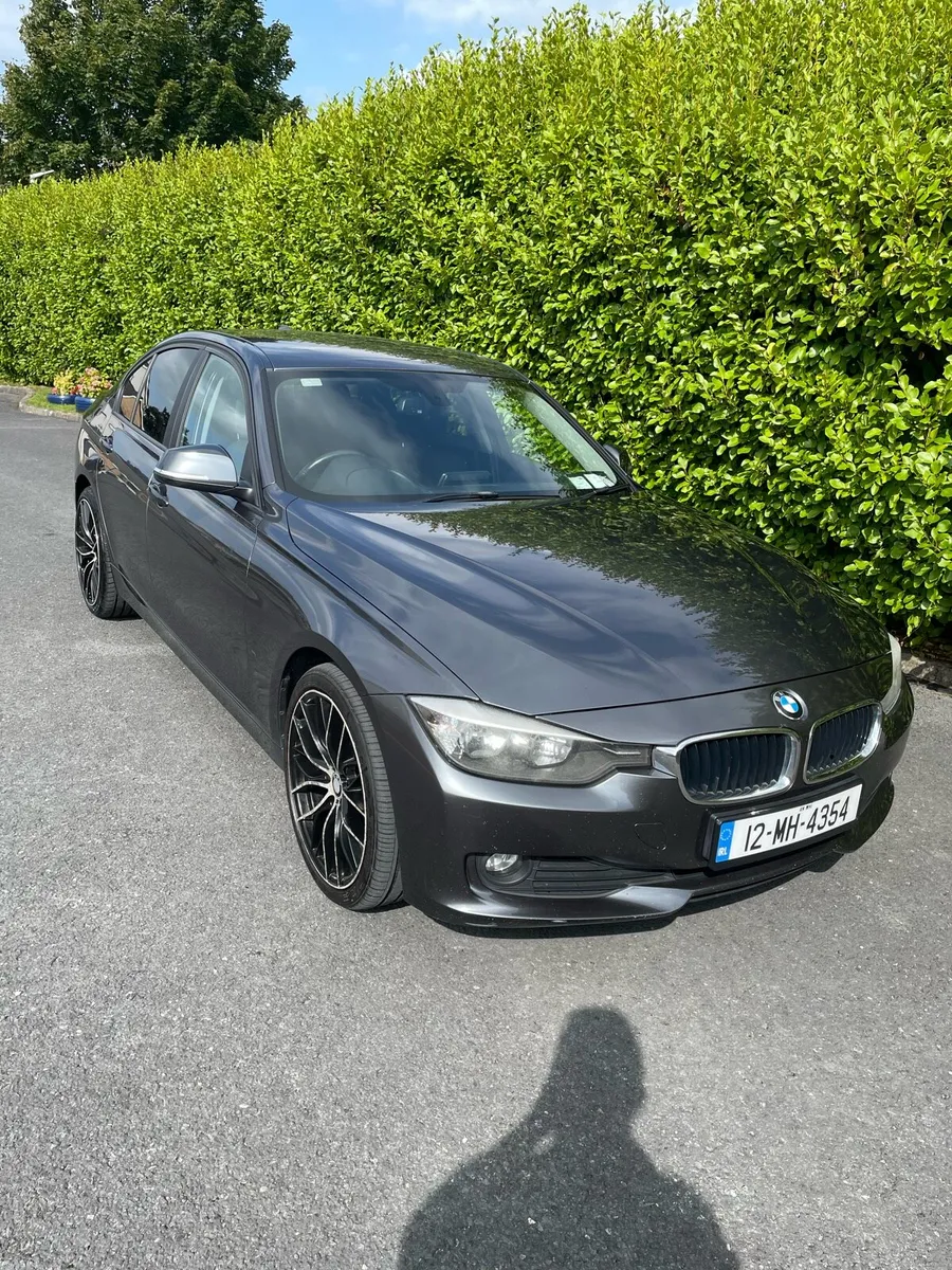 BMW 320d - Image 1