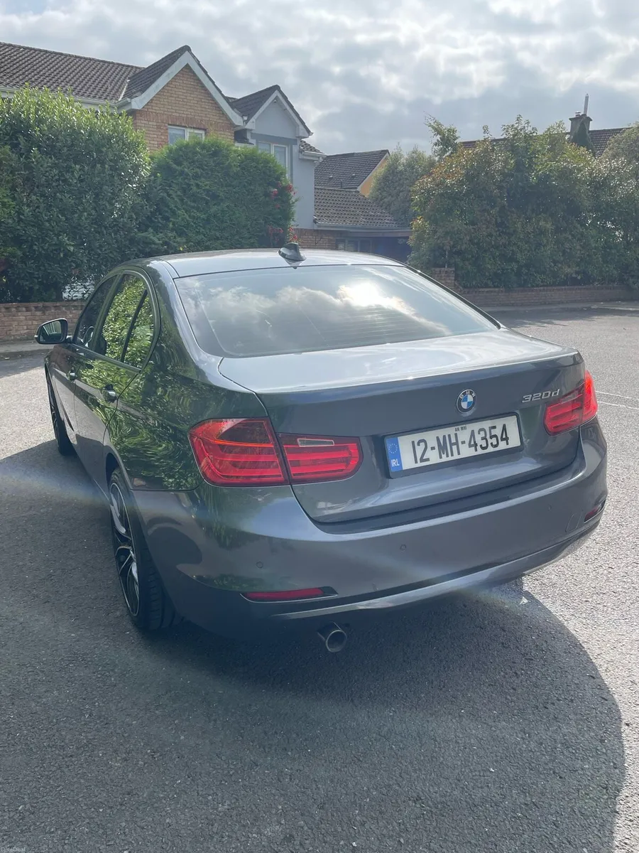 BMW 320d - Image 2