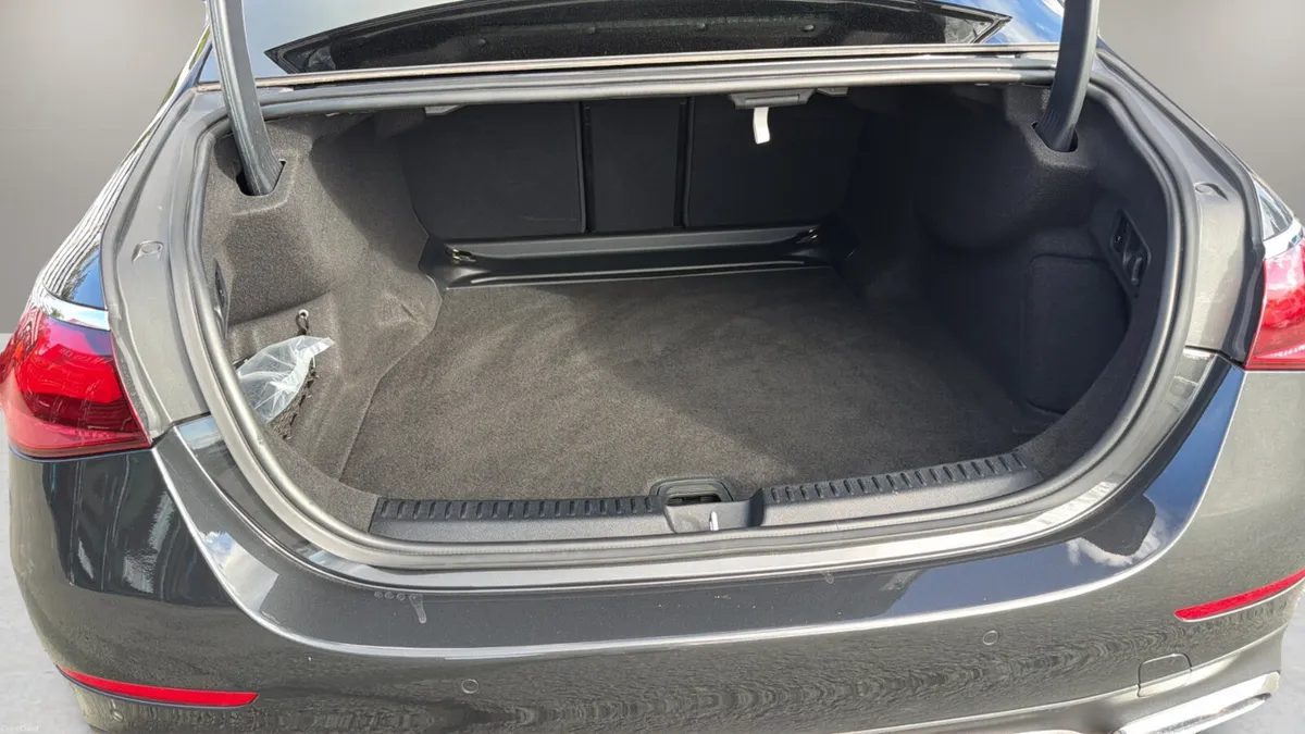 2024 Mercedes-Benz E220d MHEV AMG PLUS AUTO - Image 5