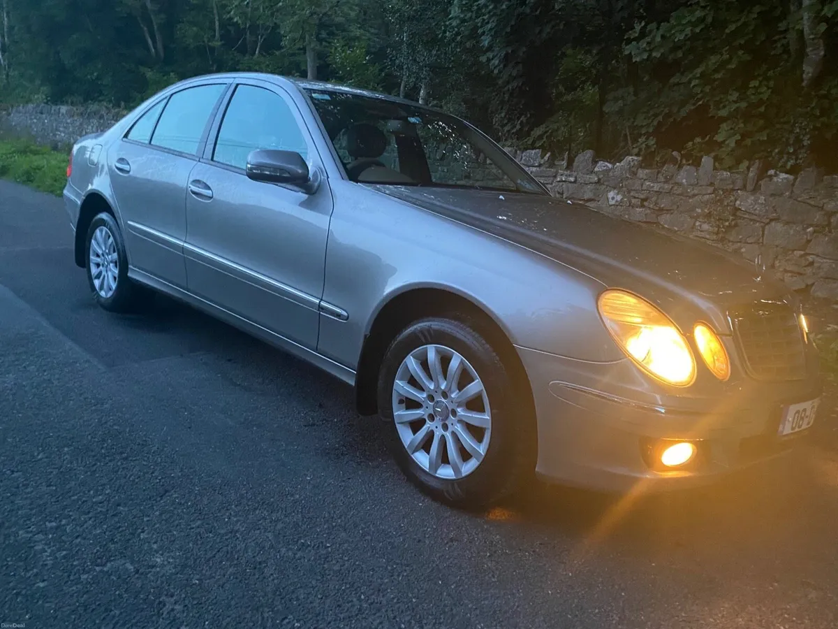 MERCEDES BENZ E200 AUTO AS NEW MINT 🙈 - Image 5