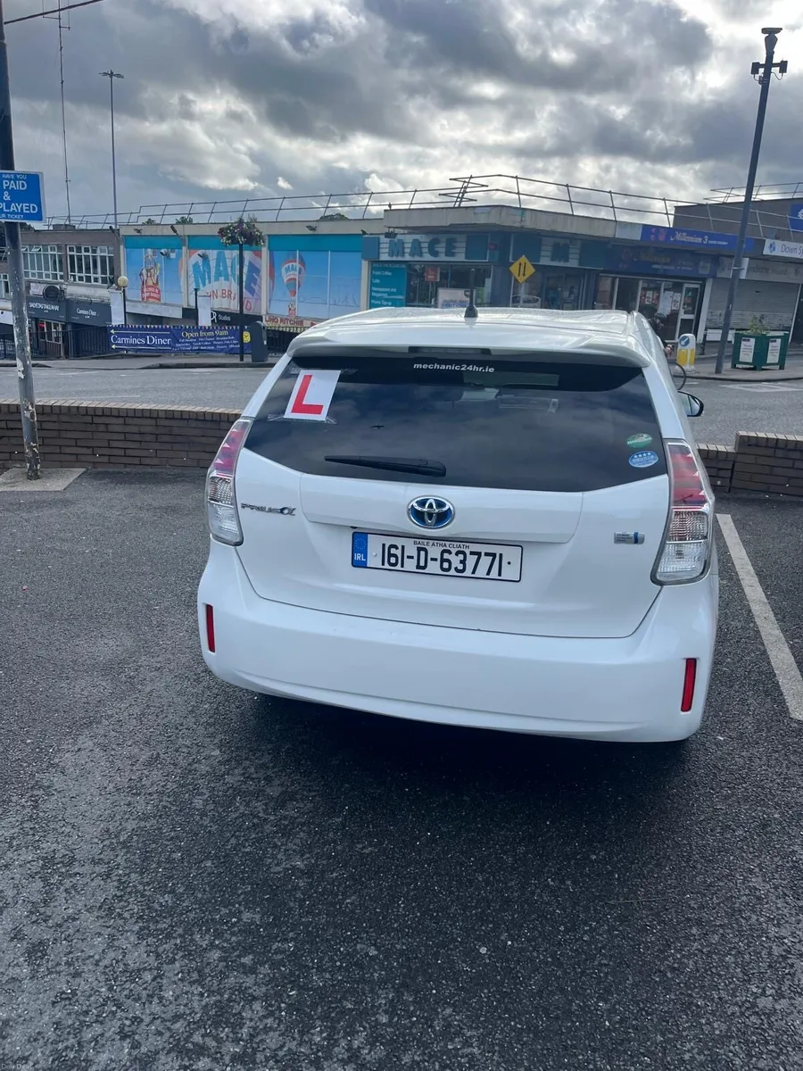 Toyota Prius 7 seater - Image 3