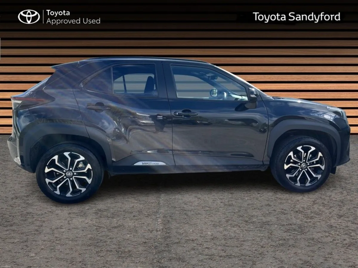 Toyota Yaris Cross LUNA SPORT // REAR CAMERA // SM - Image 3