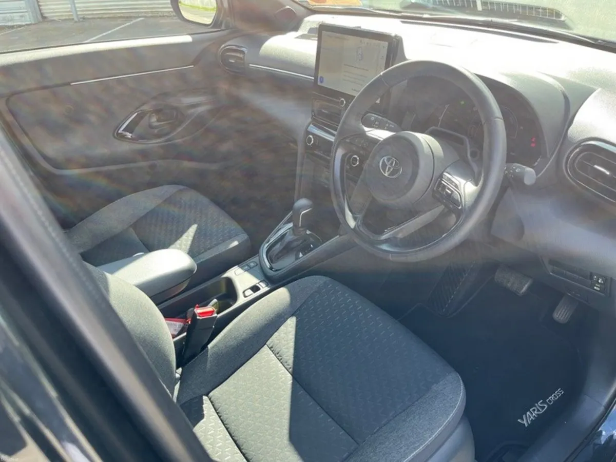 Toyota Yaris Cross LUNA SPORT // REAR CAMERA // SM - Image 6