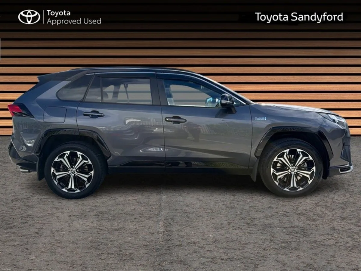 Toyota RAV4 SPORT PLUG-IN HYBRID AWD // LEATHER HE - Image 3