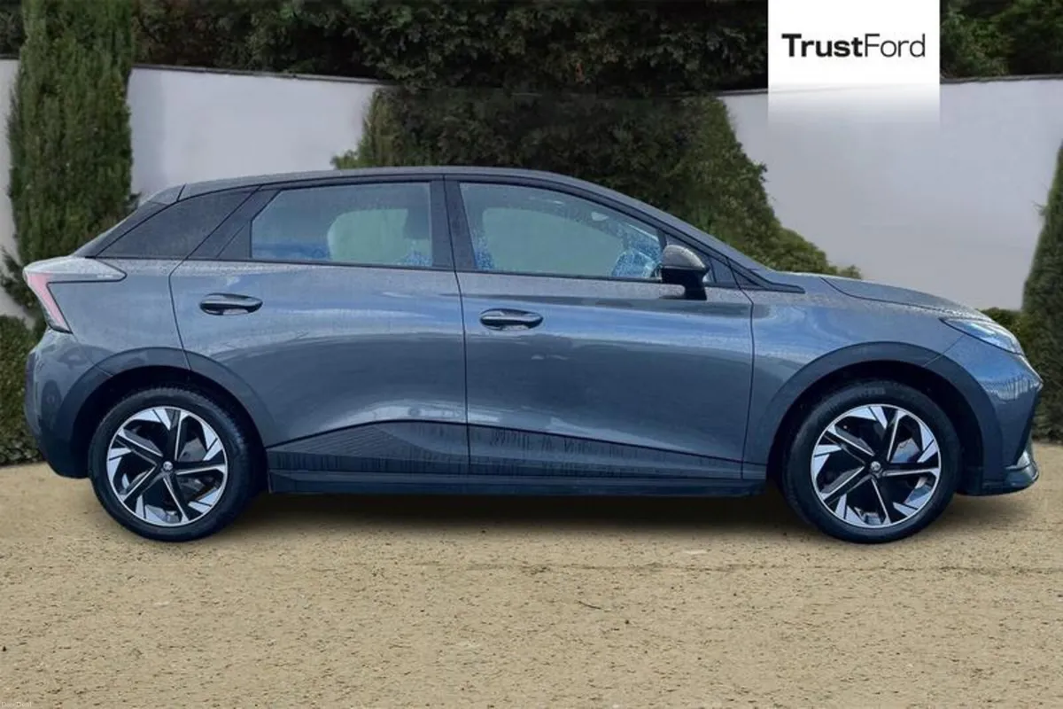 MG MG4 125kW SE EV 51kWh 5dr Auto - Image 3