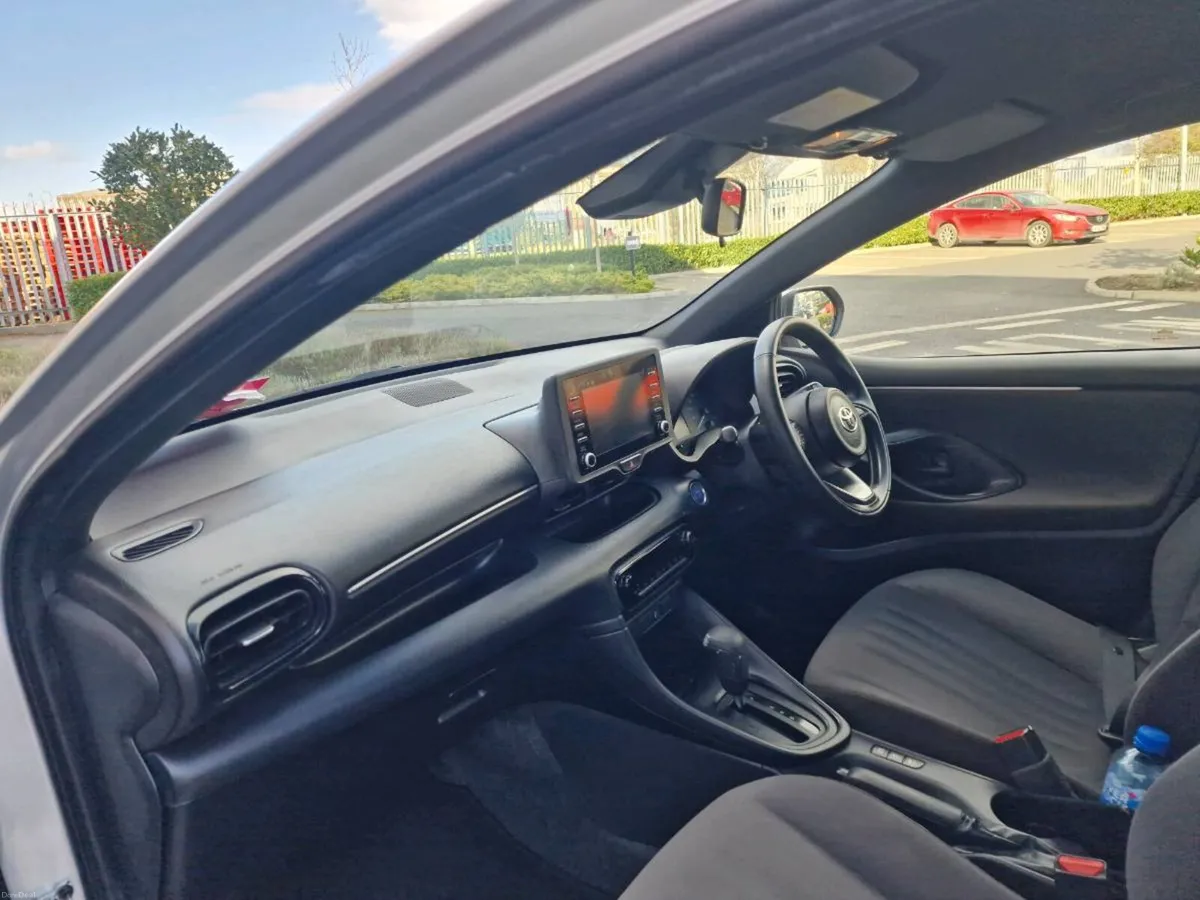 Toyota yaris - Image 5