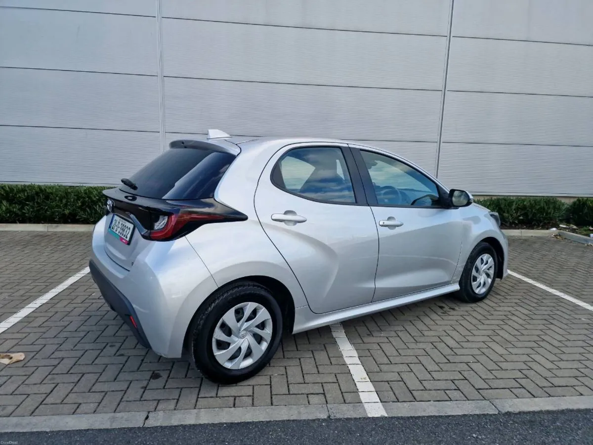 Toyota yaris - Image 6