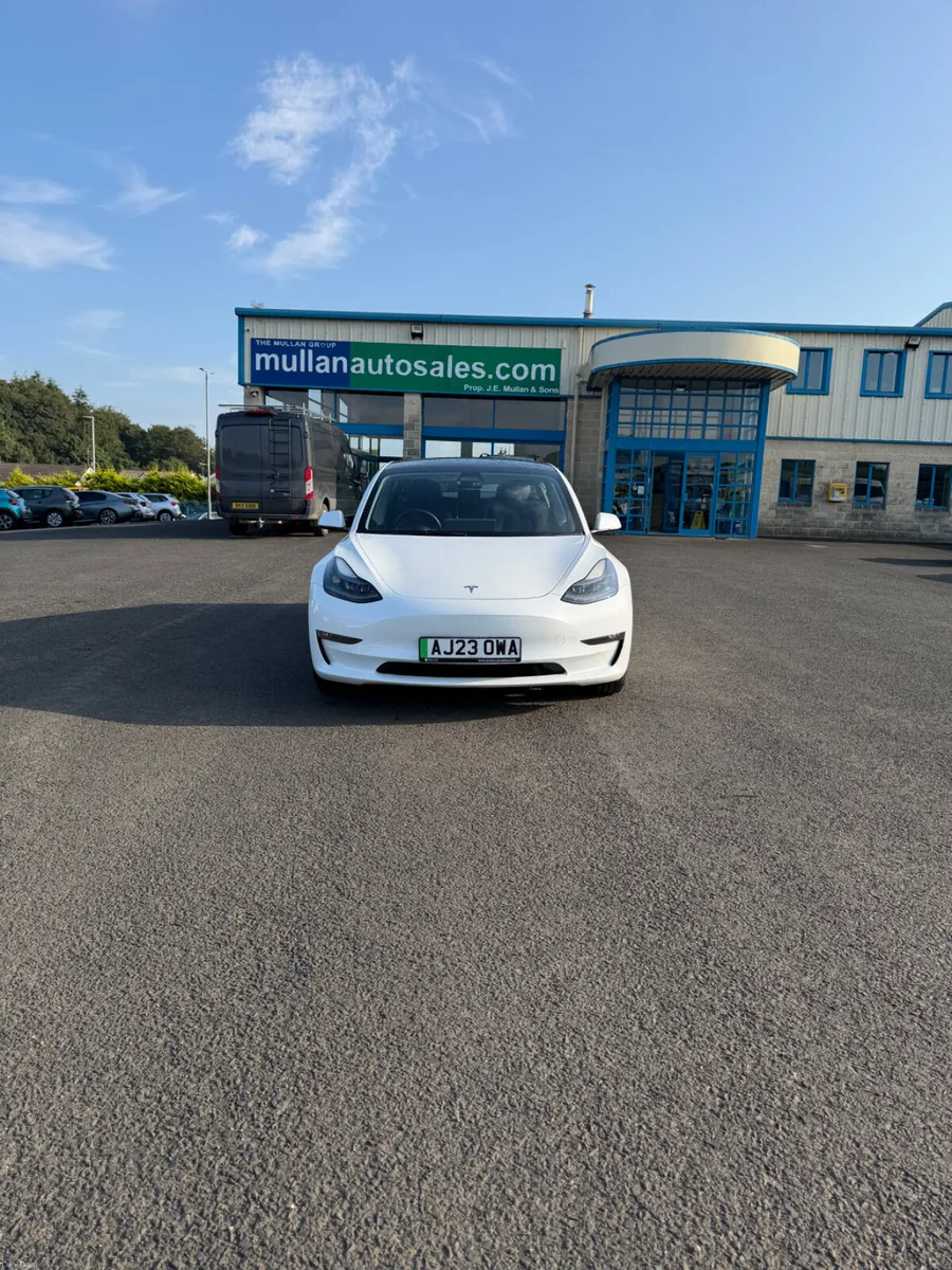 Tesla Model 3 2023 - Image 2