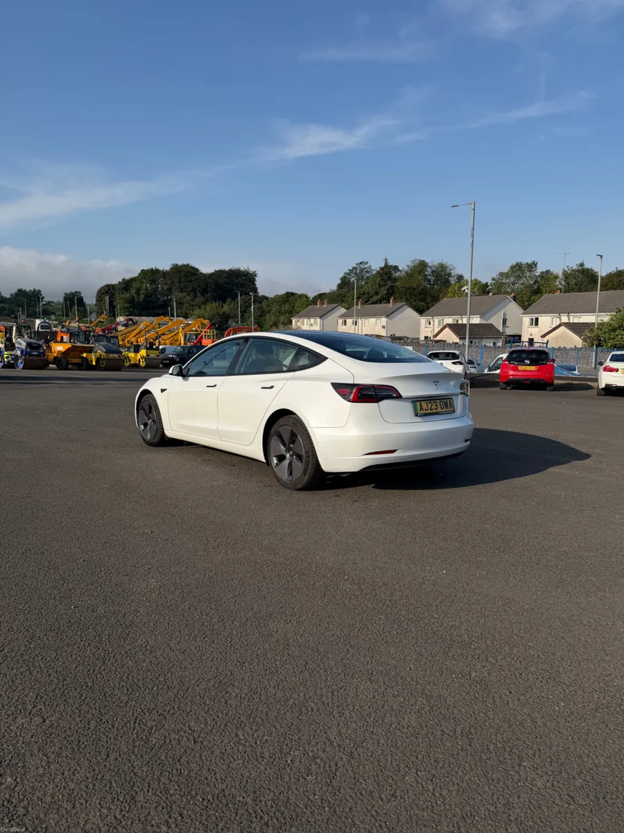 Tesla Model 3 2023 - Image 5