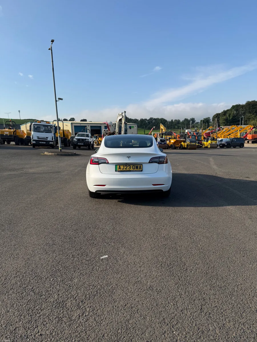 Tesla Model 3 2023 - Image 6