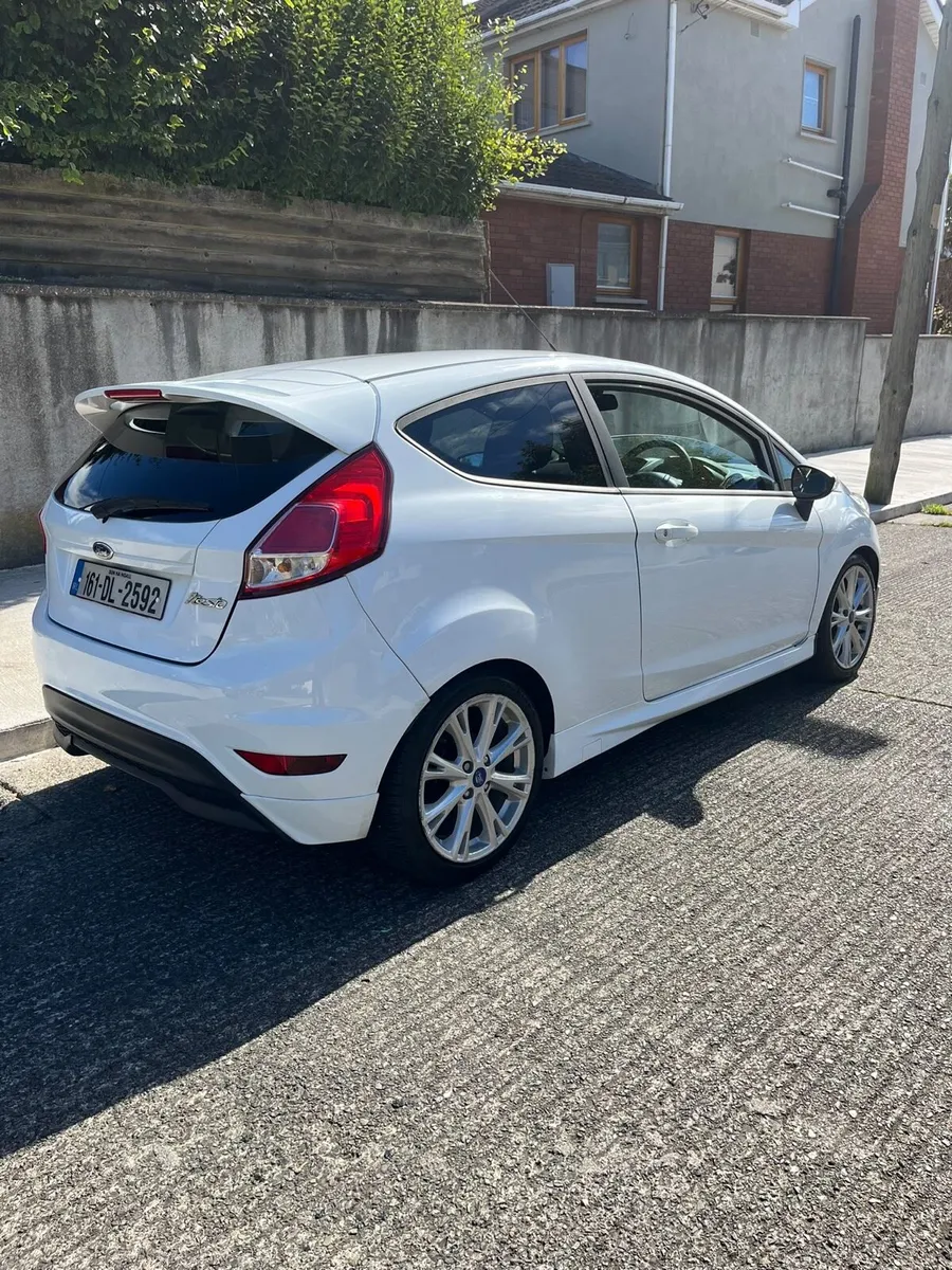 Ford Fiesta Zetec s - Image 4