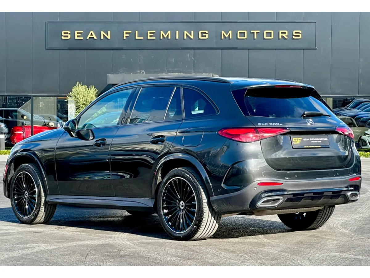 Mercedes-Benz GLC 300 URBAN EDITION E 4 4MATIC - Image 3