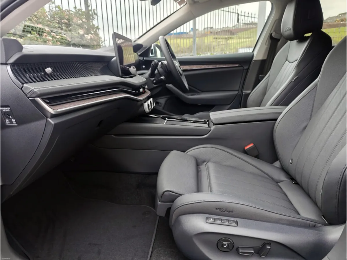 Skoda Superb COMBI L&K 1.5 PHEV- 204 BHP DSG AUTO - Image 3