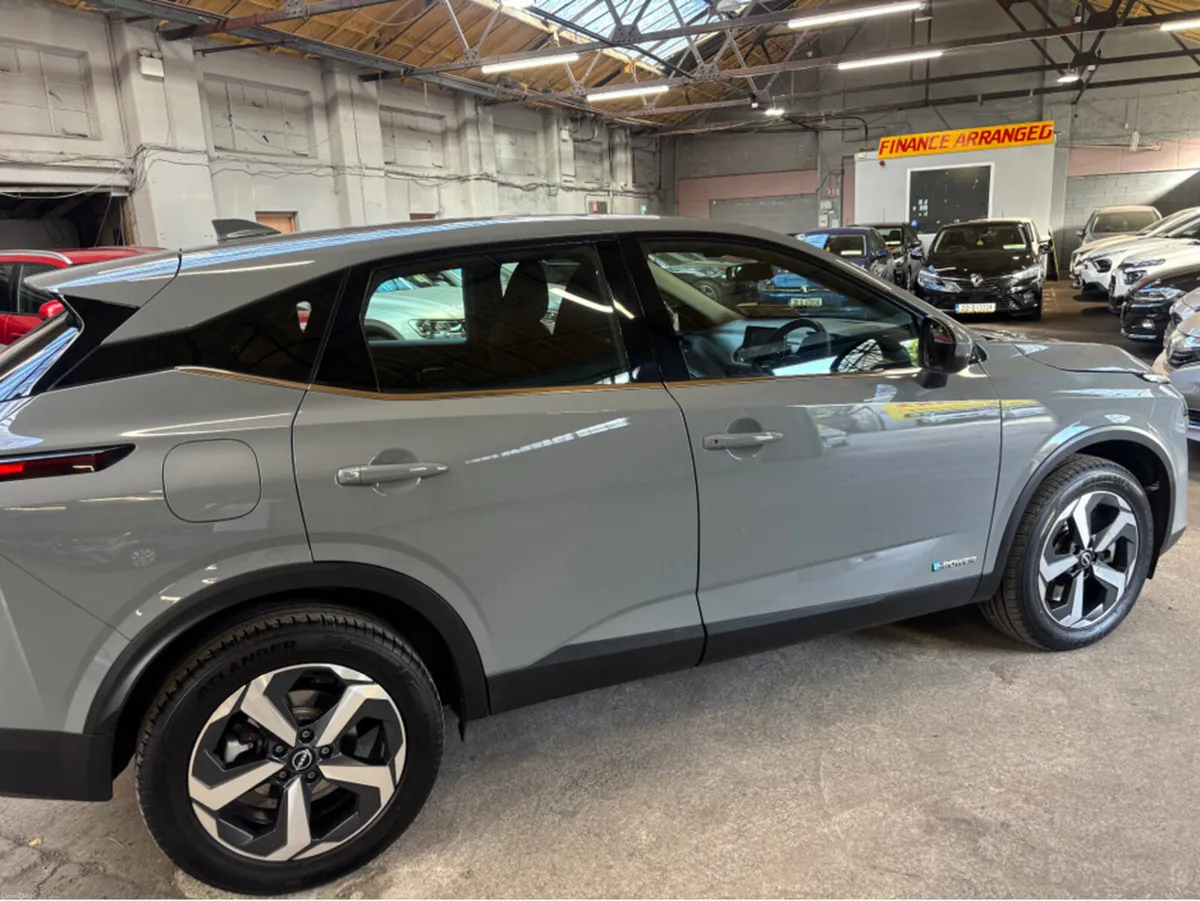 Nissan Qashqai EPOWER SV MY2.75 4DR AUTO - Image 2