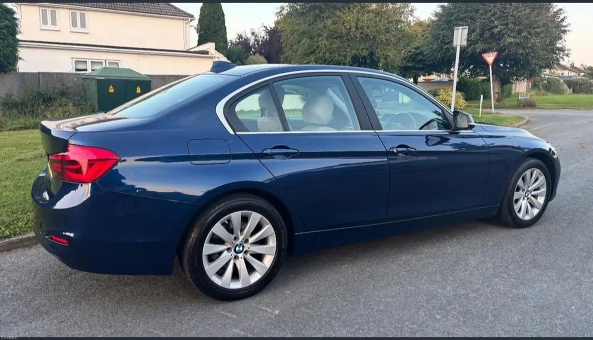 BMW 3-Series 2018 - Image 3