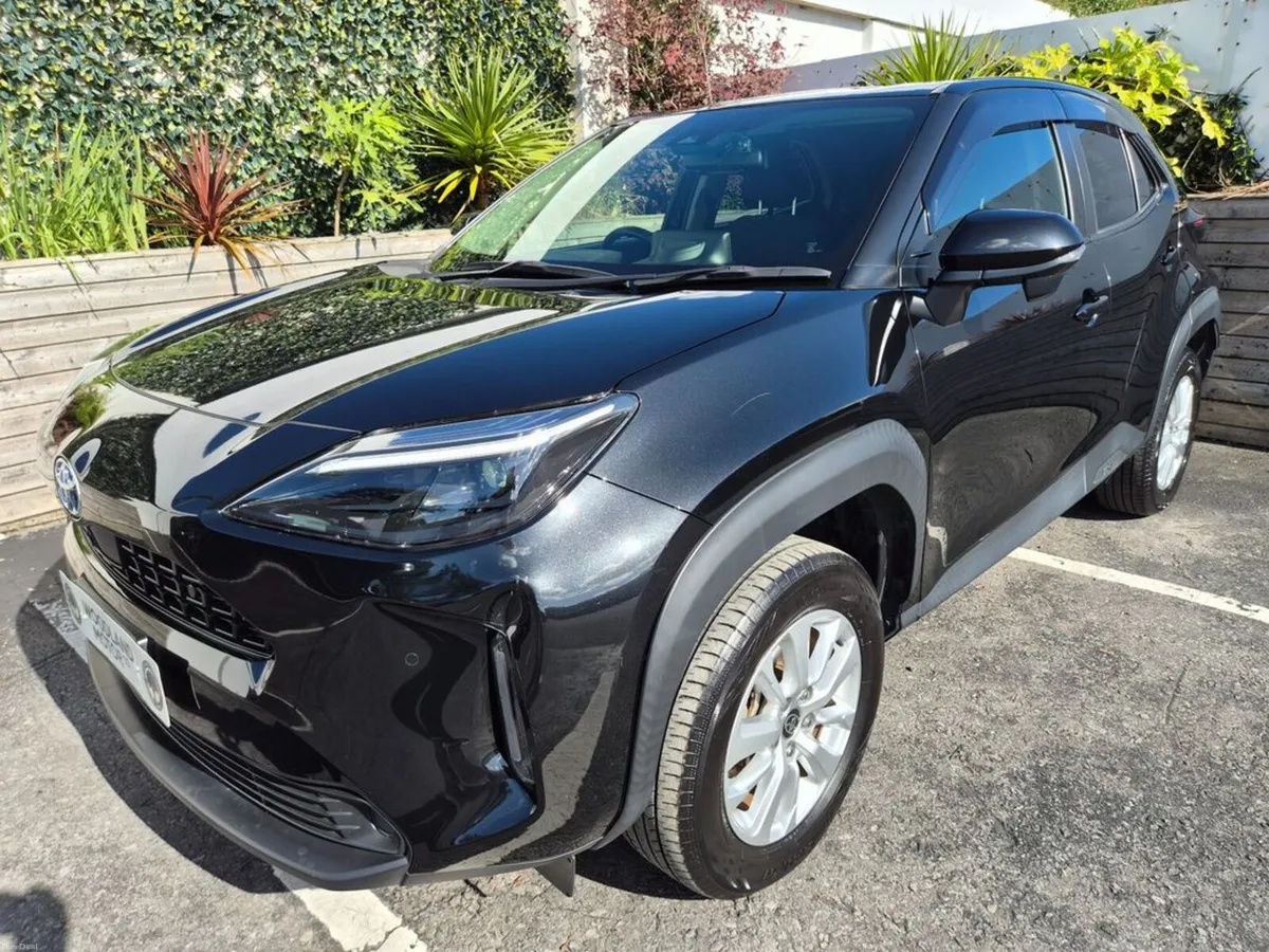 Toyota Yaris Cross 1.5 HYBRID / LUNA G PACK / TAX - Image 2