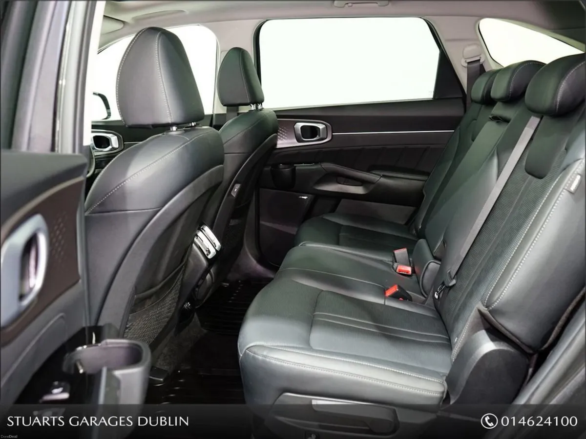 Kia Sorento PHEV AUTO **DELIVERY MILEAGE IN SHOWRO - Image 5