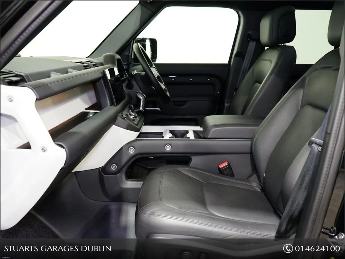 Land Rover Defender X-DYNAMIC HSE DEFENDER 110 PHE - Image 3